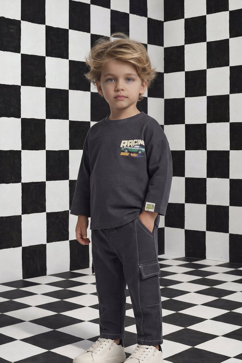 ديفاكتو تيشيرت بيبي اولادي كم طويل بطبعة شعار اوفر سايز - Image 2